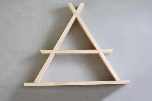 Assembling shelf