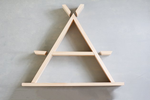 Assembling shelf