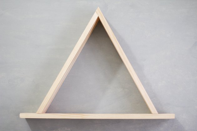 Assembling shelf