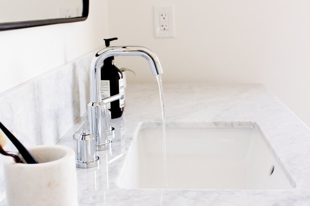 choosing a bathroom sink faucet