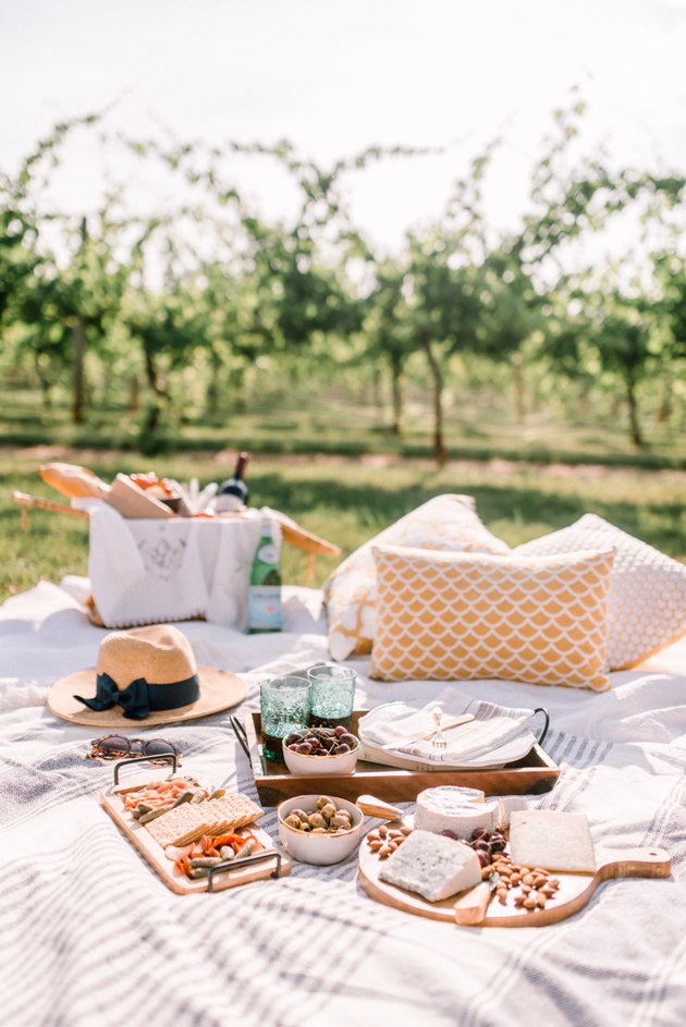 How to Create a PicturePerfect Picnic for Spring Hunker