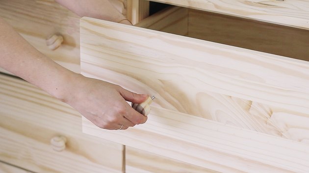 Removing dresser knobs