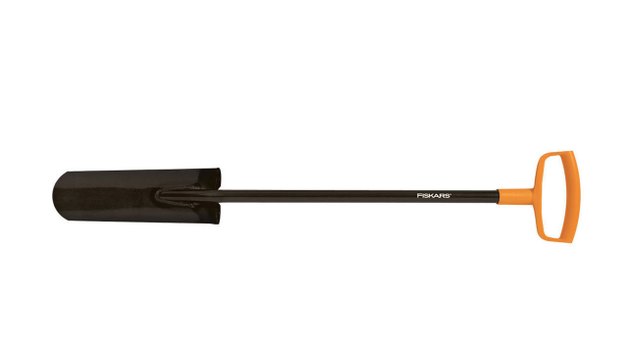Transplanting spade manufactured by Fiskars.