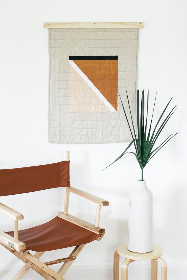 diy modern quilt art and quilt hanger
