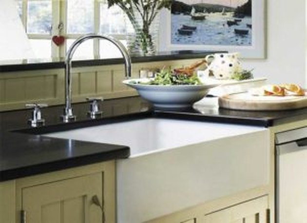 Pros And Cons Of Farmhouse Sinks Hunker   Be1a086d2f3348d2a24fd7e7acd4338b 