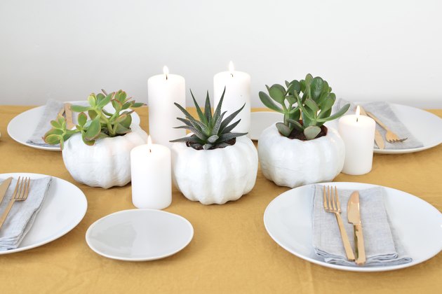 Halloween pumpkin table
