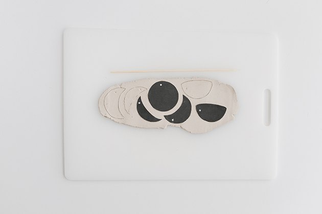 Cut out the templates and trace them on the clay.