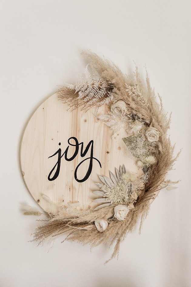Wood sign with dried flowers and "Joy"