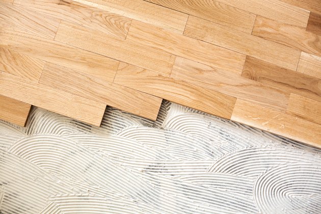 Subfloor mixture and assembled parquet plates