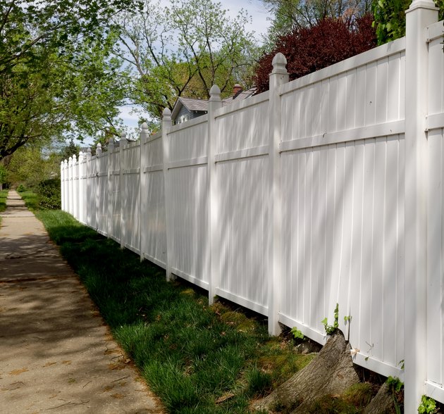 How to Install a Vinyl Fence: A DIY Guide | Hunker