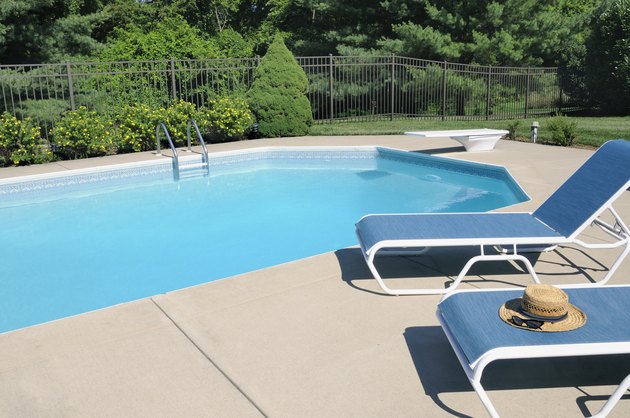 Backyard Swimming Pool Retreat