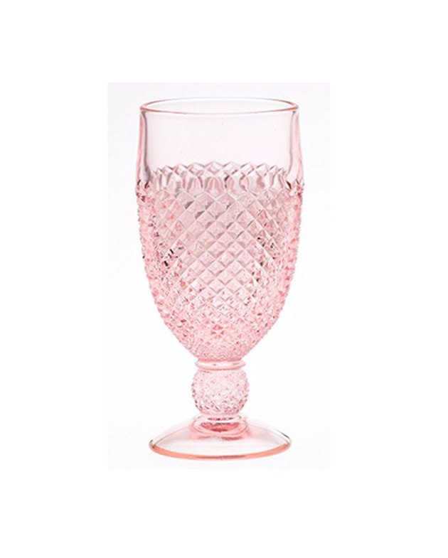 Magnificent detailing and elegant design of Fleur de Lys glasses add a touch of true European glamour to any setting.