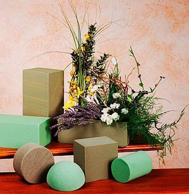 How to Prepare a Floral Foam Oasis For Fresh Flower Arrangements Hunker