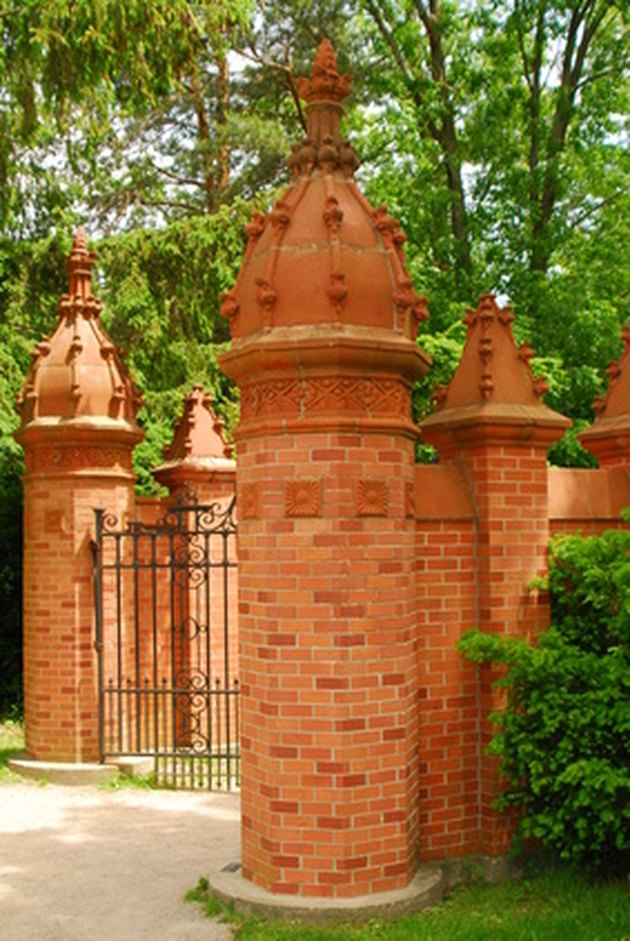 How To Build Brick Pillars Hunker   Fotolia 799148 XS 