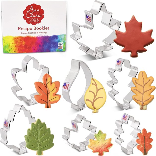 This set comes with seven different leaf molds so you can create the perfect fall foliage cookie tray. Experiment with traditional icing, watercolors, and edible attachments to really bring them to life.