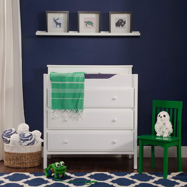 Make the best use of your space with this changing table-dresser duo. It features three roomy drawers, is crafted from a combination of sustainable New Zealand pinewood and engineered wood, and has easy-glide drawers for effortless opening and closing, even with baby in hand.