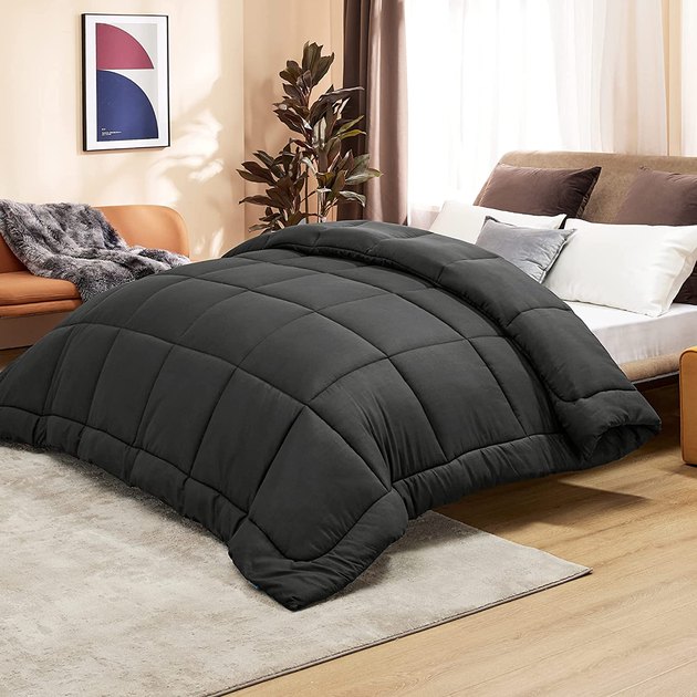 Skip the dry cleaners and toss this all-season, down-alternative comforter in the washing machine for a super easy clean. This quilted comforter features box-stitching to evenly distribute the cozy and warm, microfiber fill. The Bedsure comforter can be used on its own or paired with a stylish duvet cover.