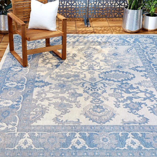 This traditional rug is so classic that it will last you throughout almost every season. It’s low maintenance, won’t scratch your deck, and is great for high-traffic areas.