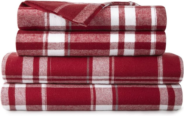 These double-sided brushed plaid flannel sheets are perfect for those with sensitive skin.