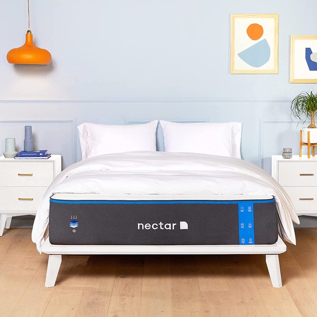 This mattress features five layers of comfort, including a layer of gel memory foam that evenly distributes your weight and an adaptive response layer that effortlessly molds to your body's shape.