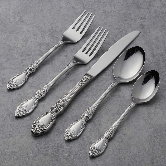 Bring the romance with this stunning and timeless set. It has a lovely mirror finish and is heavy in the hand, making each bite of food totally enjoyable.