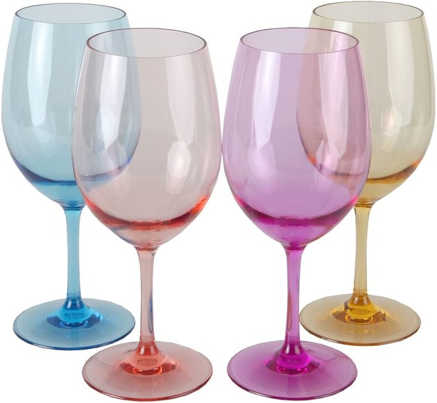 Drink a glass of wine without worrying about breaking your favorite glassware with this acrylic set. Made with shatterproof material that doesn’t sacrifice style, it’s great for parties and using outdoors.