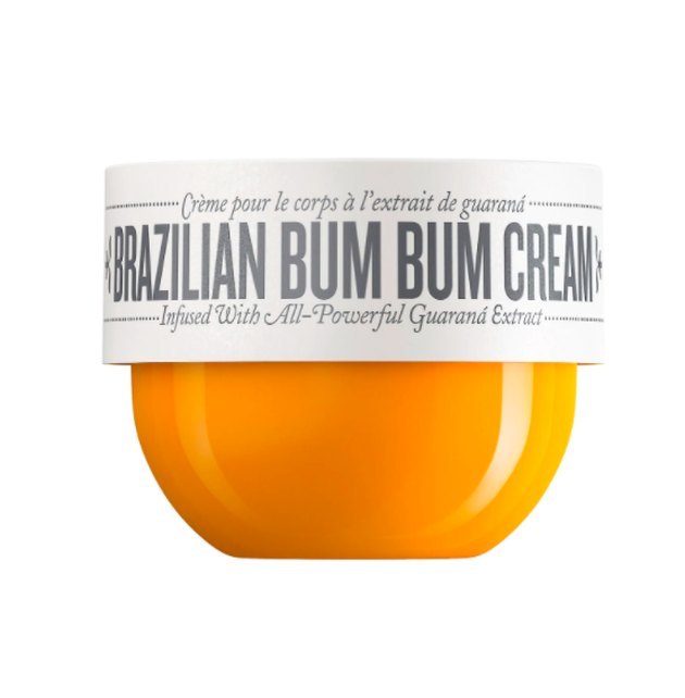 This luxurious body cream melts into skin with an award-winning formula infused with powerful, caffeine-rich guaraná and a Brazilian blend of skin-loving ingredients. Smooths skin and brings a soft shimmer for that coveted Brazilian Bum Bum Cream effect and absolute body joy. Scented with addictive notes of salted caramel and pistachio.