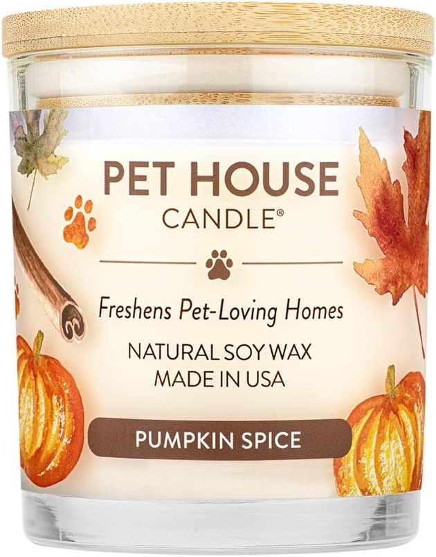 Made from 100% soy wax and non-toxic ingredients, this is a candle both humans and pets can enjoy.
