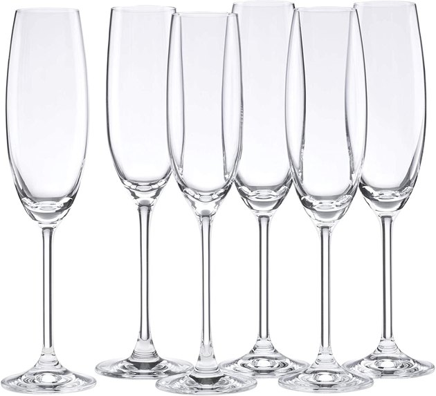 Perfect for New Year’s Eve and special occasions throughout the year, this 6-piece champagne flute set is a timeless addition to your dinnerware collection.