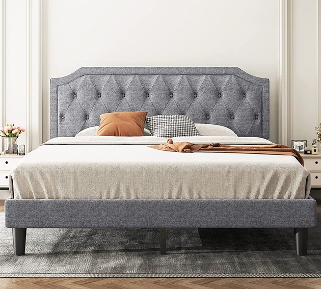 With its classic tufted design, this timeless bed frame will look and feel great for years to come. 