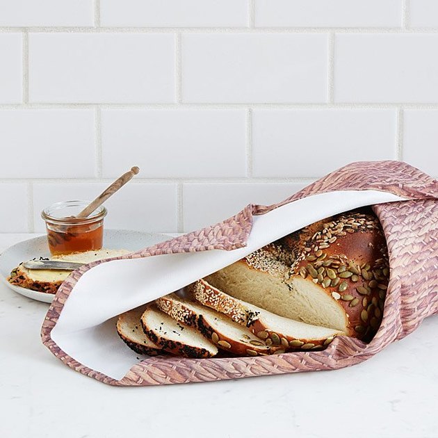 The secret's in the removable pack: heat it, put it in the pouch with your bread, and wrap it up.