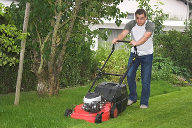 How to Price Grass Cutting | Hunker