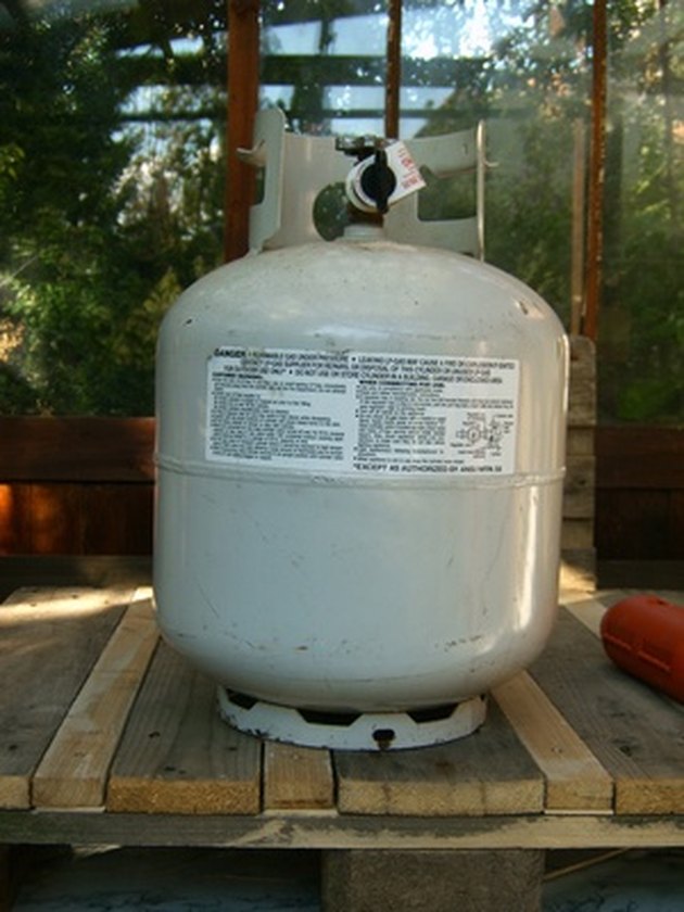 hook up small propane tank to house