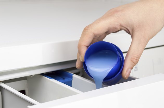 hand pouring liquid detergent