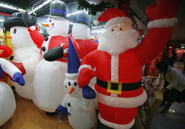 Christmas Ornaments Sold To Global Customers In China