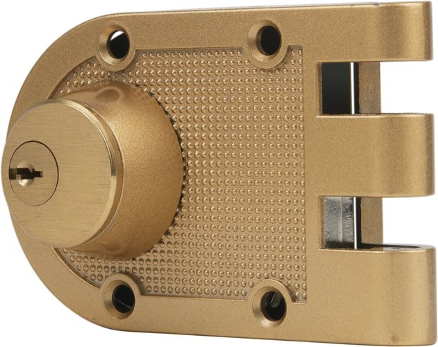 what is a deadbolt lock