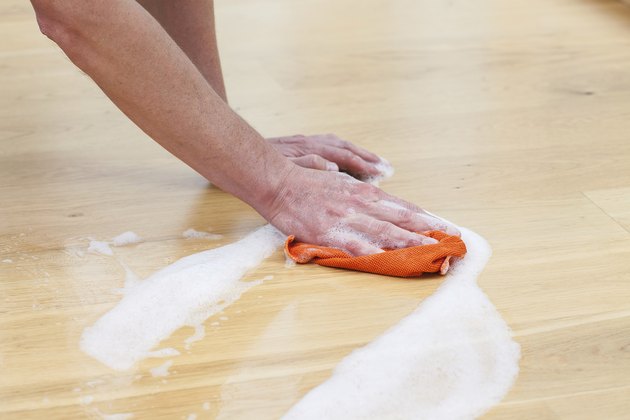 Wet cleaning rag