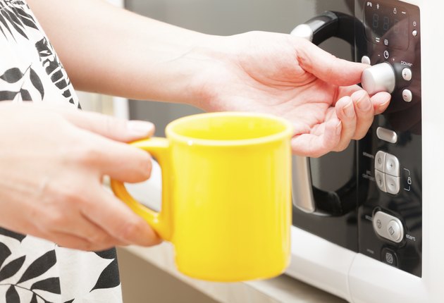 Setting a timer on the microwave oven