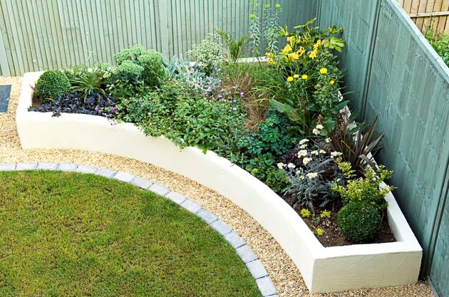 7 Raised Flower Bed Ideas To Take Your Garden To The Next Level Hunker 6428