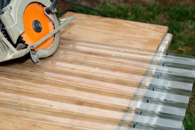 how to cut corrugated plastic roofing sheets