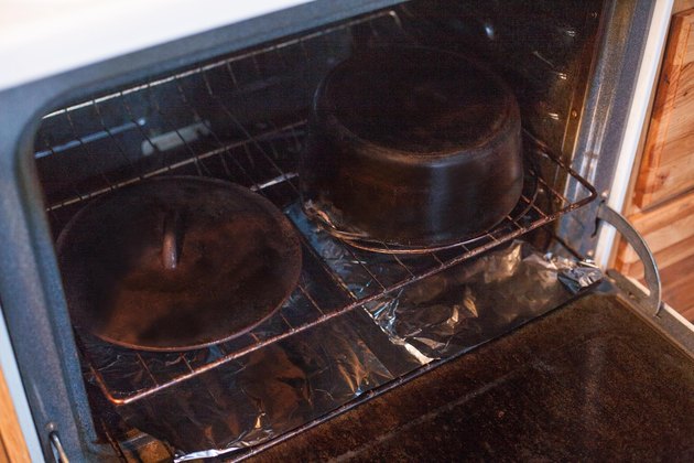 how-to-clean-a-rusty-cast-iron-dutch-oven-hunker