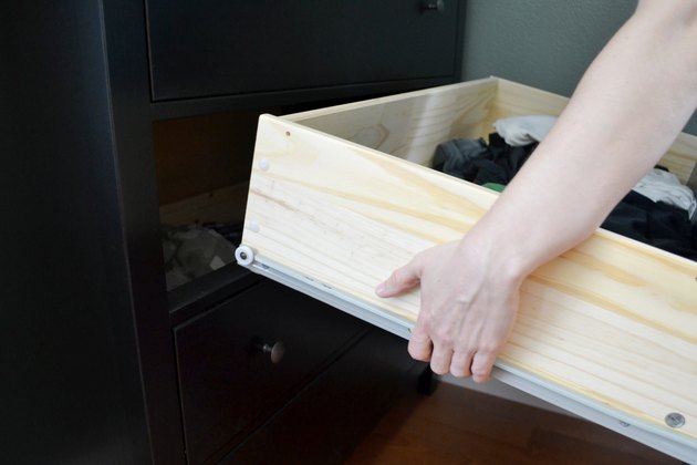 remove-dresser-drawer-middle-track