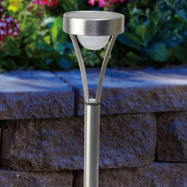 7 Outdoor Solar Lights for Your Yard | Hunker