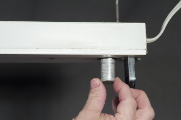 How To Replace The Starter For A Fluorescent Light Hunker