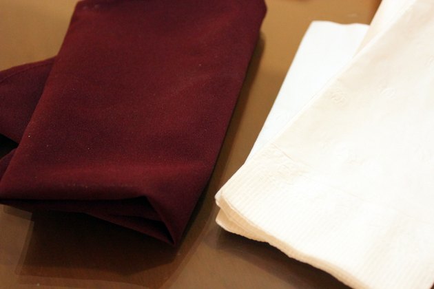 What Size Is a Cloth Napkin? | Hunker