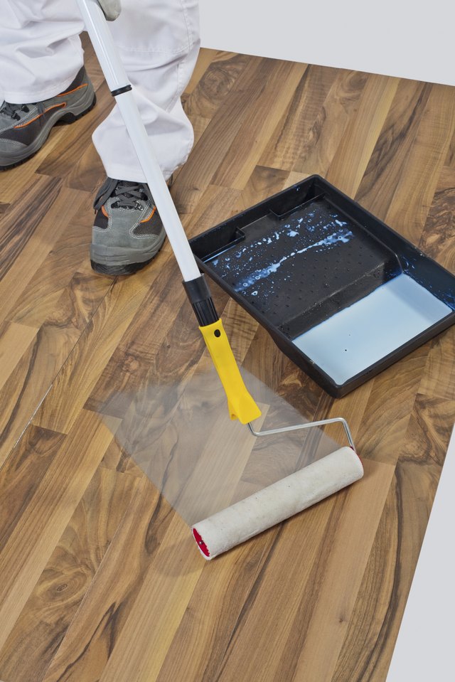 Polyurethane To Dry On Wood Floors, How To Apply Water Based Polyurethane On Hardwood Floors