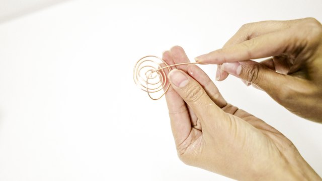 Shaping wire for DIY air plant tree holder