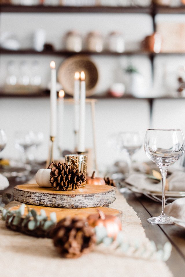 We Can T Wait To Wine And Dine By Candlelight With These 14 Fall Fall Inspired Table Decor