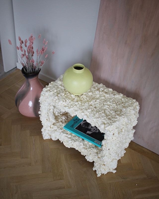 expandable foam chair