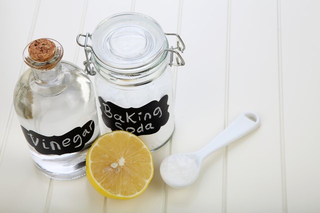 How To Make Your Own Cleaning Solution With Vinegar